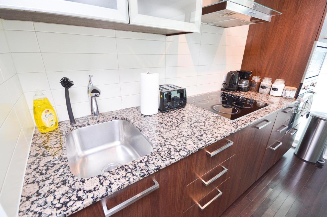 Downtown Toronto Condo Near Cn Tower, Mtcc, Rogers Center , Union Station Exteriör bild