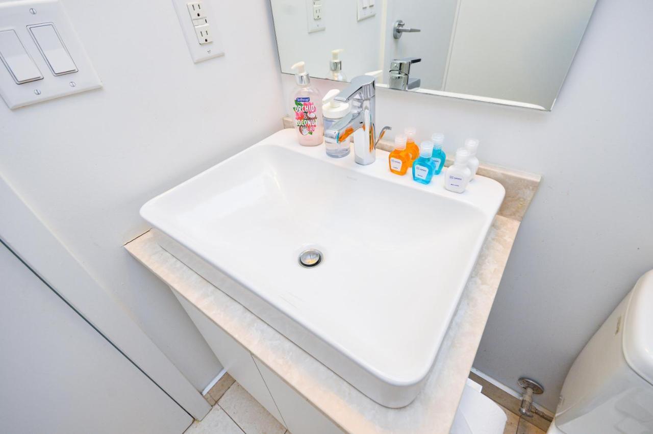 Downtown Toronto Condo Near Cn Tower, Mtcc, Rogers Center , Union Station Exteriör bild
