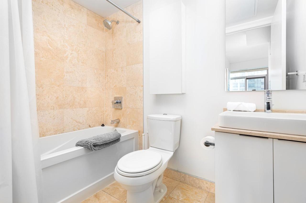 Downtown Toronto Condo Near Cn Tower, Mtcc, Rogers Center , Union Station Exteriör bild