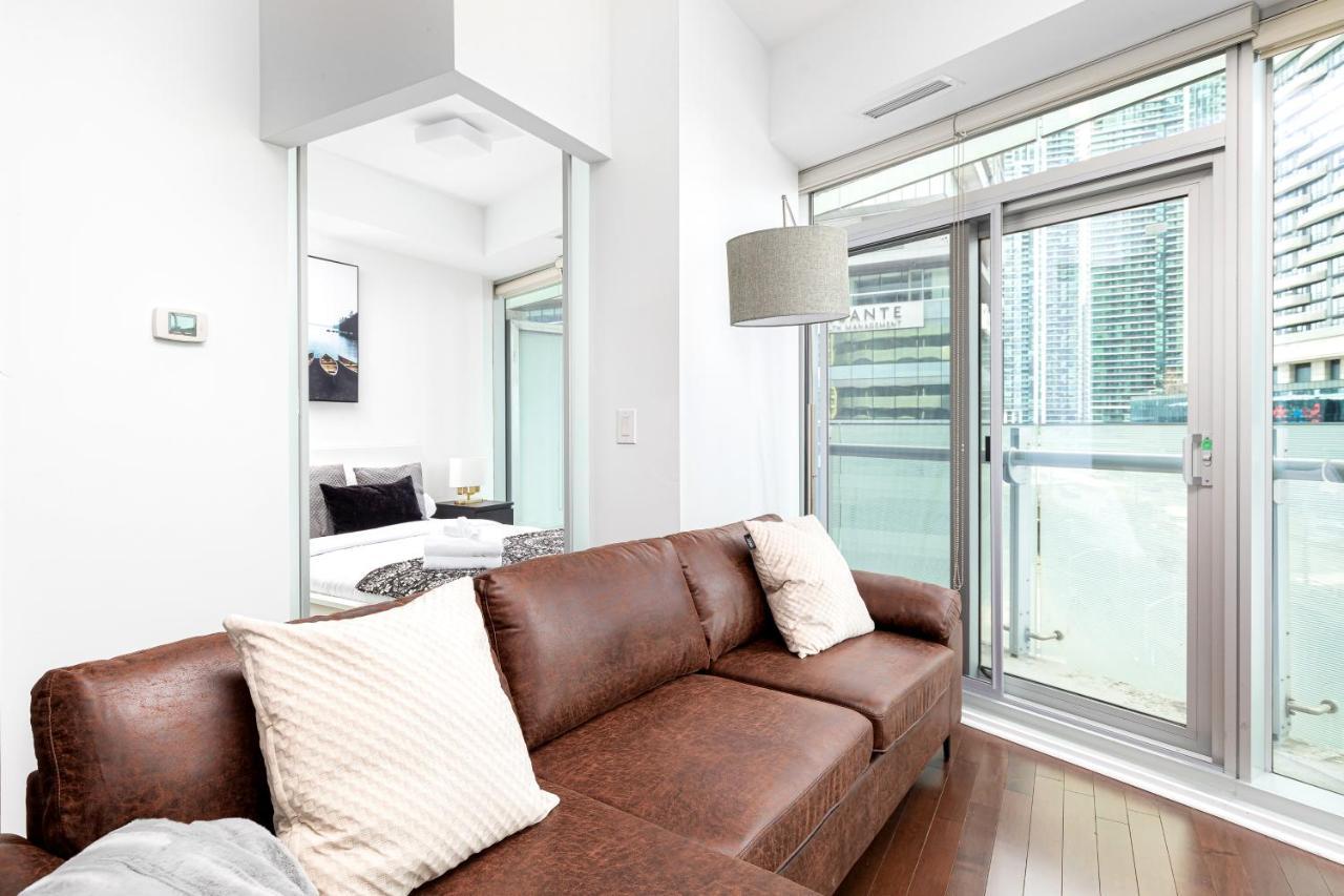 Downtown Toronto Condo Near Cn Tower, Mtcc, Rogers Center , Union Station Exteriör bild